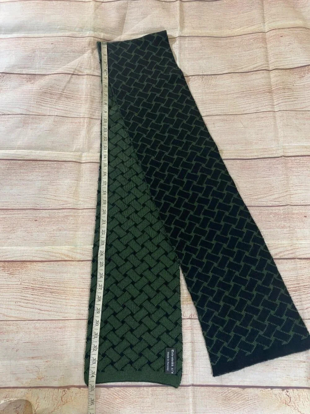 Tele--Strikk Unisex Norweigin Green And Black Patterned Wool Sarf - OS